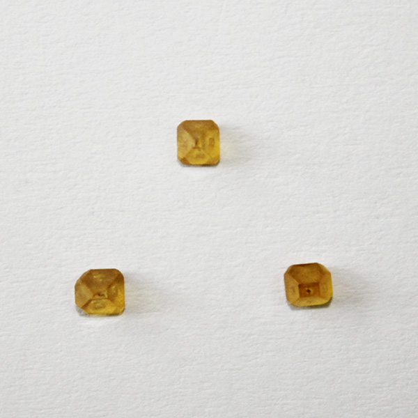 黄色人造金刚石单晶颗粒-2